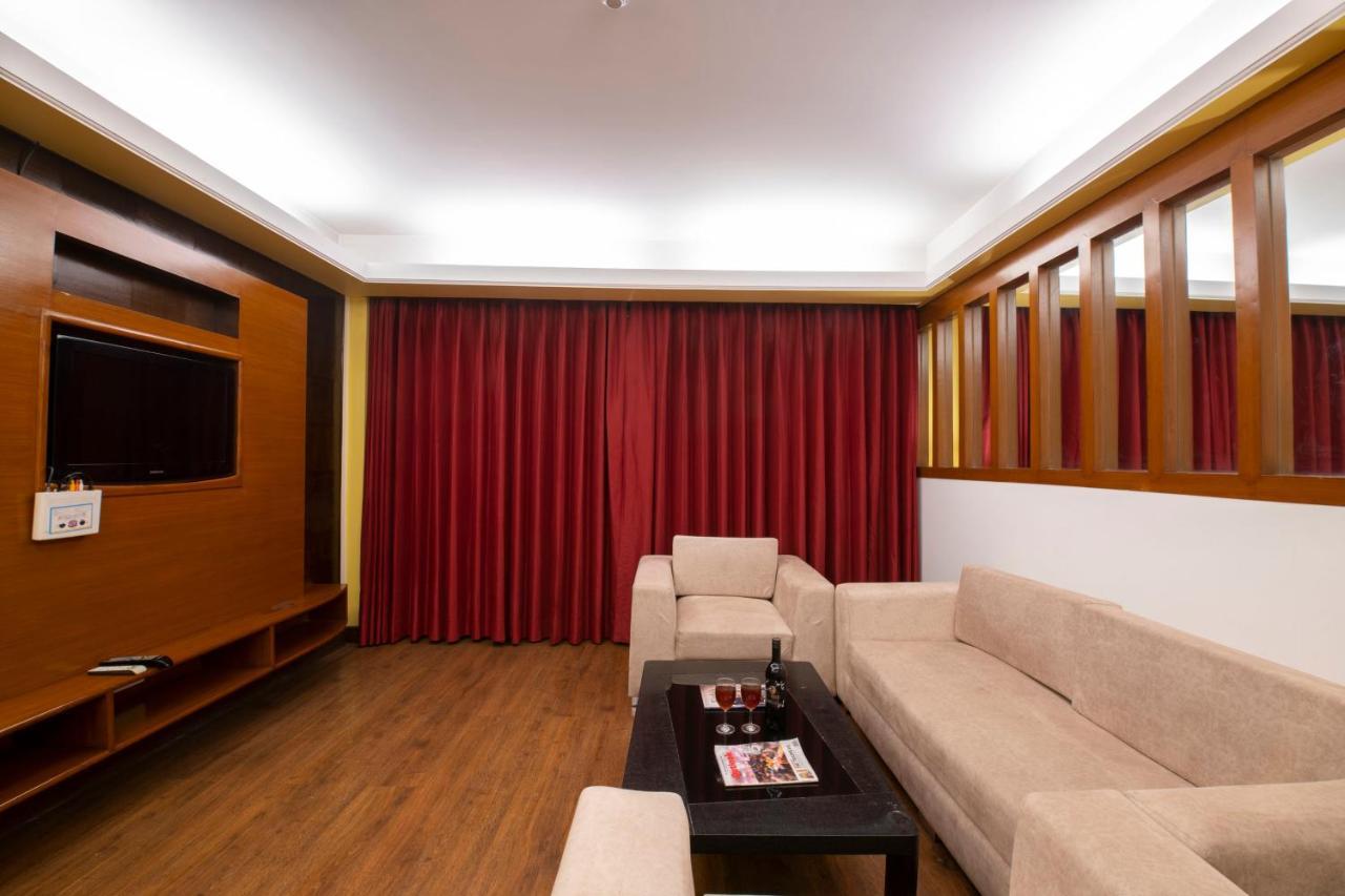 Mastiff Grand Manali Resort Esterno foto