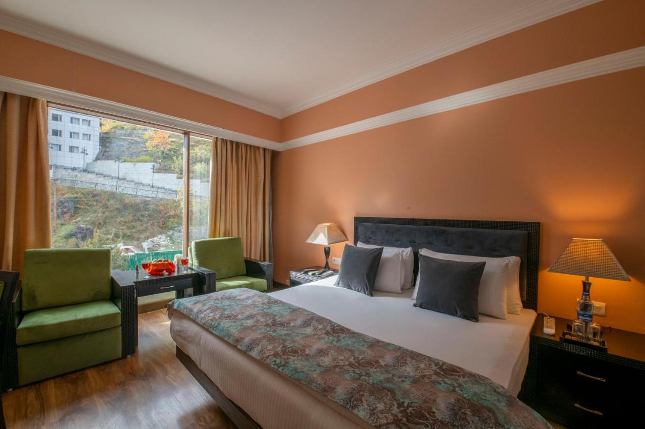 Mastiff Grand Manali Resort Esterno foto